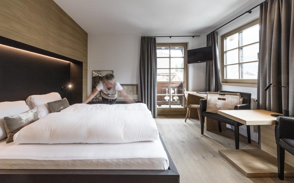 Strasserwirt - Ansitz Zu Tirol Strassen Quarto foto